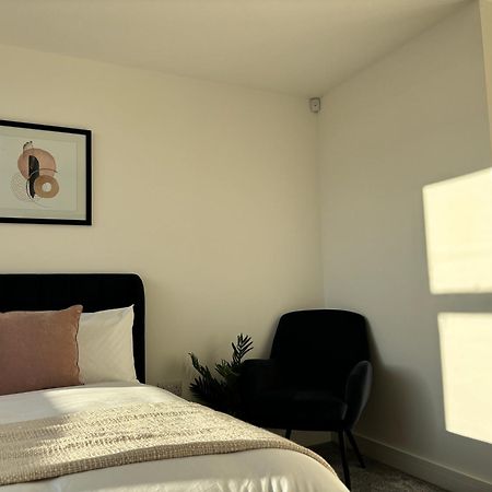 Manchester Apt, Free Parking, Business, Couples & Families Kültér fotó