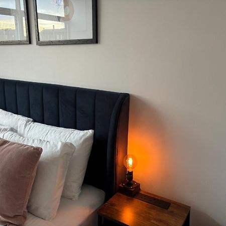 Manchester Apt, Free Parking, Business, Couples & Families Kültér fotó