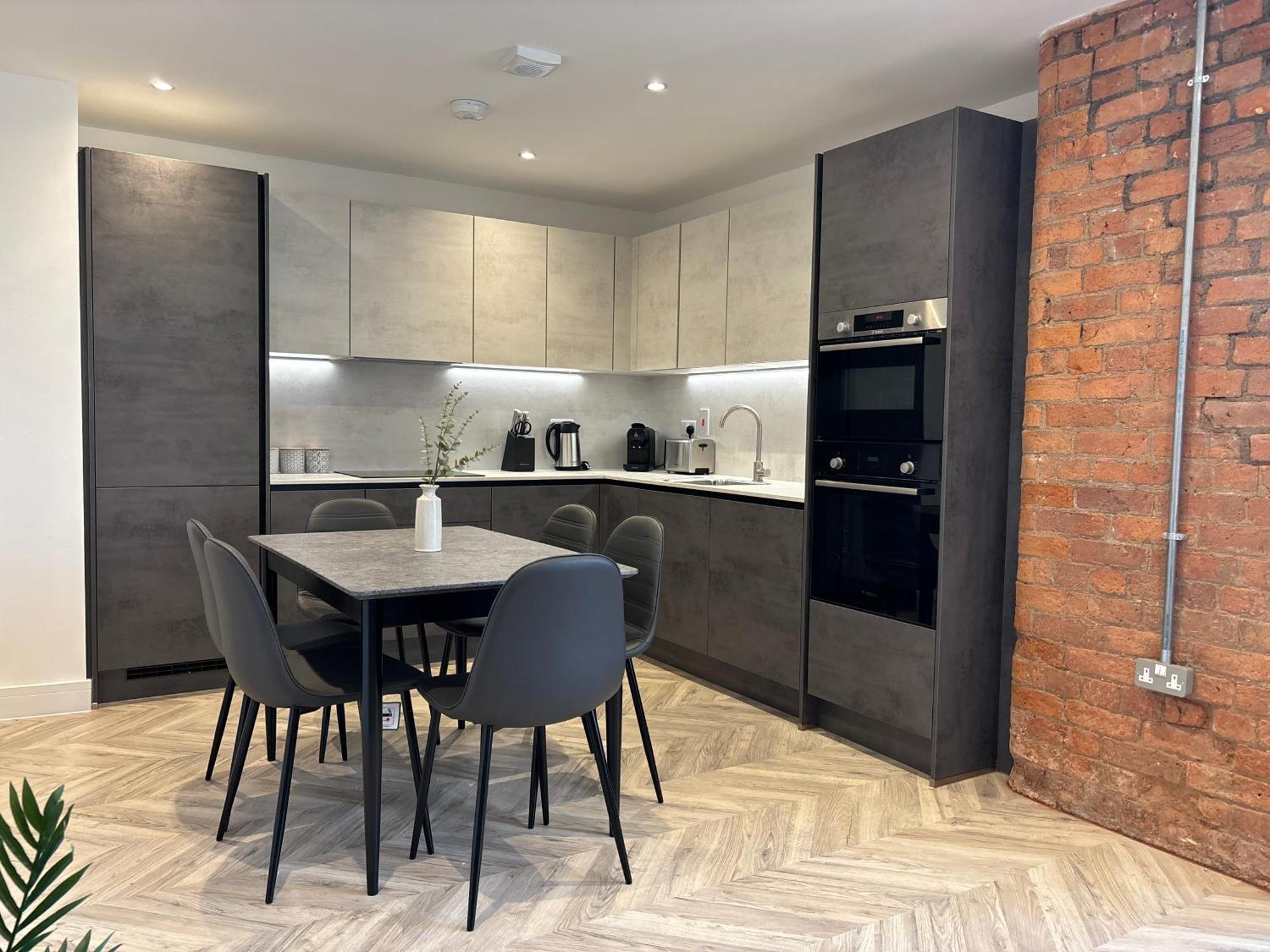 Manchester Apt, Free Parking, Business, Couples & Families Kültér fotó