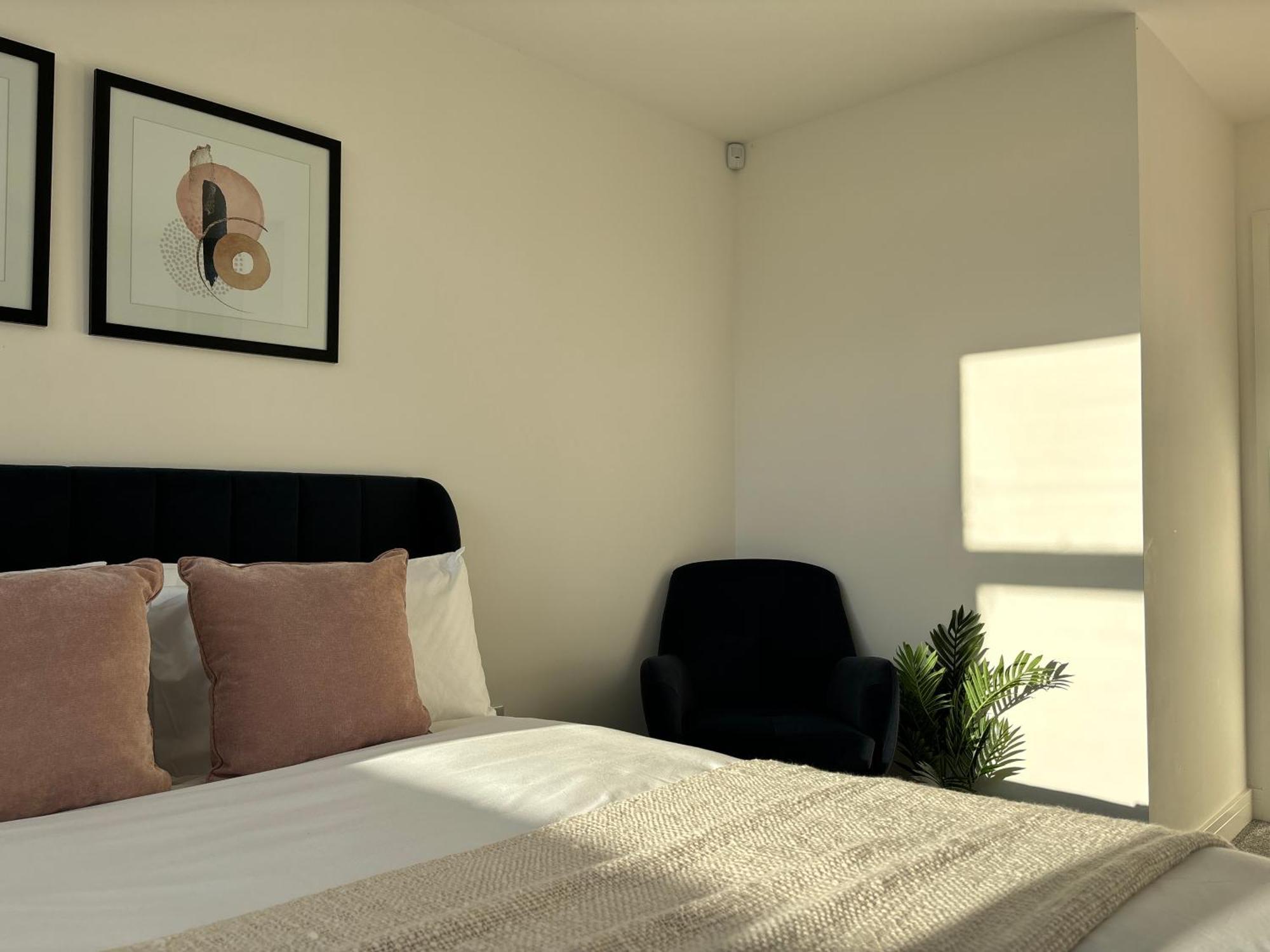 Manchester Apt, Free Parking, Business, Couples & Families Kültér fotó